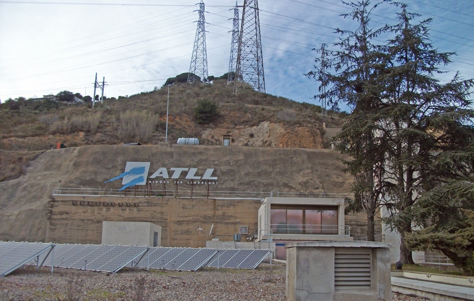 Láser escáner y topografía para una estación distribuidora...